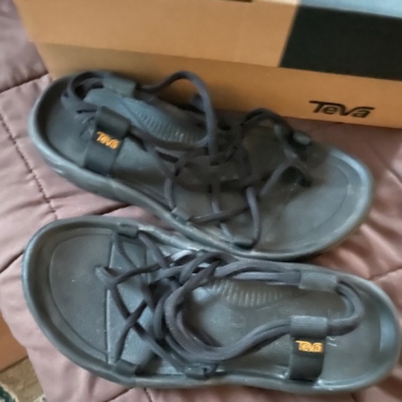 Teva- Women's Hurricane XLT Infinity Size 7. - Picture 2 of 4